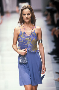 394685543_GiorgioArmani2000WomenRTW79.thumb.jpg.f587b1e91f6a4b2b25106ccd04658789.jpg