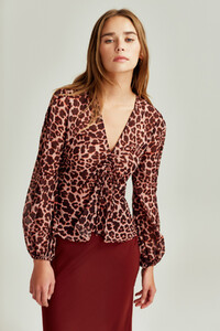 40190524_3_leopard_ls_top_633_peach_leopard_sh_1441.jpg