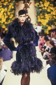 438499091_YvesSaintLaurent1994HauteCouture203.thumb.jpg.24db1178f60492623a9628fb61fa1216.jpg