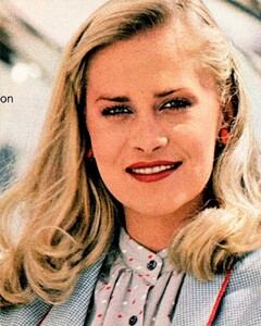 460518395_ParisElegance1981NeedID(3).thumb.jpg.b6c8e0beaac48a6a37124a056ff1e612.jpg