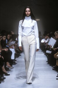 469667116_Balenciaga1998WomenRTW6.thumb.jpg.a471c5d7824603dd49403fc65382a247.jpg