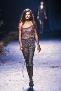 504811213_Chloe1998WomenRTW79.thumb.jpg.cc8b9921f95760c0499672e2fea71752.jpg