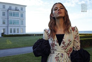 Harper’s Bazaar (08_2021)-page-m011.jpg