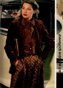 536258231_EleganceParisFall-Winter81-82(66).thumb.jpg.5017208603393bbb52dfc20018e7e307.jpg