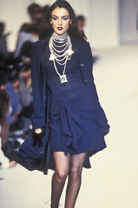 536464698_Chloe1992WomenRTW70.thumb.jpg.f1c0d889ffddd4b06395376e741914d0.jpg