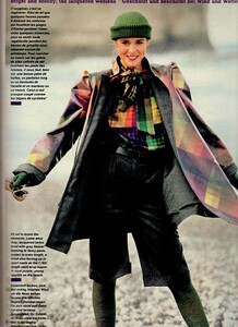 575891643_EleganceParisFall-Winter81-82(54).thumb.jpg.9013dd4d13a14a867d7ffce1f9410146.jpg