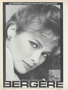 680023171_VOGUEUSNov198011.thumb.jpg.3209788272b6511c609f6e64222f7b36.jpg