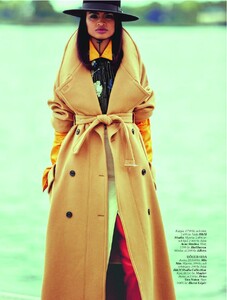 Elle Sweden September 2016 - 07.jpg