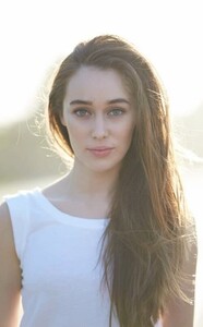 867723665_AlyciaDebnamCarey6754567501full-alycia-debnam-carey.thumb.jpg.1fa1ef1c381908030df2c671a4b81adc.jpg