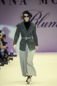 91223240_Blumarine1993WomenRTW164.thumb.jpg.c10941a1ad0ad40ea5e1da1a525df17c.jpg