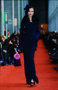 92166705_sonia-rykiel-fw-1998(4).thumb.jpg.8bf50e8450470fa0a60238c72ecc630b.jpg