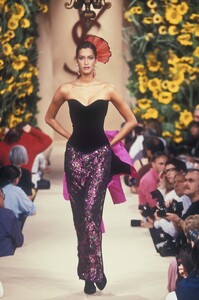 940383653_YvesSaintLaurent1994HauteCouture129.thumb.jpg.0c1fdb846a499477634699504fa0b075.jpg