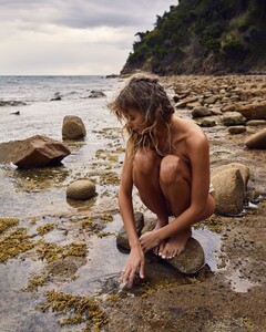 964827019_NikkiHillier_AmeliaDowd_Series15(1(12).thumb.jpg.bcf8baadac7bd4daeb321a591c16f9bf.jpg