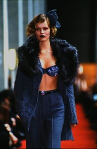 975069199_sonia-rykiel-fw-1998(3).thumb.jpg.6f0d1a37c9672fbbaae727884ec11694.jpg