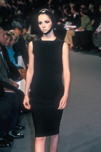 986720068_Balenciaga1998WomenRTW48.thumb.jpg.3a6afdfb91de67620507cd77edea7fd2.jpg