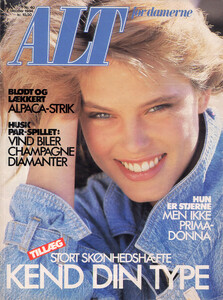 AltDK041084no40cover.thumb.jpg.5f5577c5983dfc4366cea738634298a4.jpg