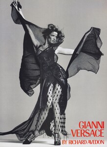 Avedon_Versace_Fall_Winter_1993_94_05.thumb.jpg.b03025b51014983d17712c126d28a019.jpg