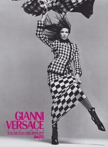 Avedon_Versace_Fall_Winter_1993_94_HQ_01.thumb.jpg.d0650dcfceea2446598d00805b28298a.jpg