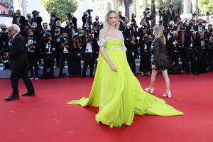 Chiara_Ferragni_Stillwater_Red_Carpet_74th_SQmitCVMwzkx.jpg