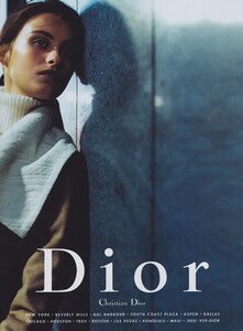 Demarchelier_Dior_Fall_Winter_1999__00_02.thumb.jpg.d41b10388d85e62826cf35618622add3.jpg