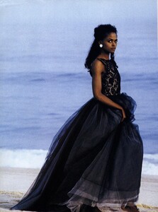 Demarchelier_US_Vogue_November_1991_01.thumb.jpg.19f8f1af05a2223d5512f75626754d41.jpg