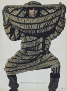Eye_Penn_US_Vogue_October_1988_04.thumb.jpg.03c7b4ec7669a58b8d8255e5a72b0f38.jpg