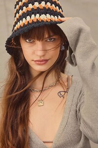 FreePeople_02b.thumb.jpg.50e751fb5a1b739f1fb54b8ec8c97105.jpg