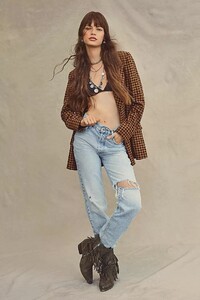 FreePeople_03.thumb.jpg.3cd136fe85b1ffda06983d453dd6e65d.jpg