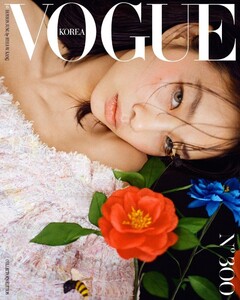 Hoyeon-Jung-Vogue-Korea-Cover-Photoshoot02.jpg