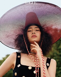 Hoyeon-Jung-Vogue-Korea-Cover-Photoshoot04.jpg