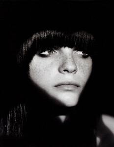 JeisaChiminazzo-VogueRu-0902-06-Max.thumb.jpg.6ff95c525ebd40f496b704060a1a3ed4.jpg