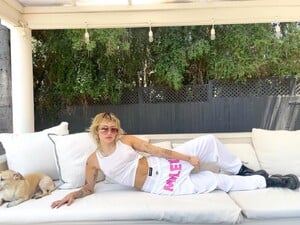 Miley-Cyrus-Braless-Nipples-6.jpg