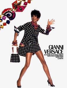 Penn_Versace_Spring_Summer_1991_05.thumb.jpg.6e713460e8fa8ab0ced668a93be5f8b8.jpg
