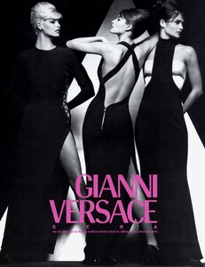 Ritts_Versace_Fall_Winter_1991_92_04.thumb.jpg.45af2951a6dafb7625a48a5b27e963d0.jpg