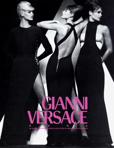 Ritts_Versace_Fall_Winter_1991_92_04.thumb.jpg.9b4031ad577c13e9143a5749c8a8b6b3.jpg