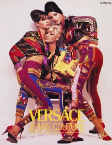 Ritts_Versace_Fall_Winter_1991_92_05.thumb.jpg.2cca3361bfd5d59f202881947e5901c3.jpg