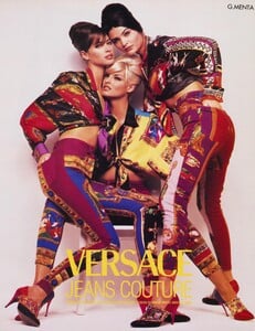 Ritts_Versace_Fall_Winter_1991_92_05.thumb.jpg.e704c9559a378ae4ac4a10fd9d335577.jpg