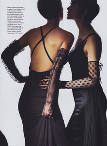 Romantic_Penn_US_Vogue_September_1993_04.thumb.jpg.2db8707f669572132615de8645b09ee2.jpg