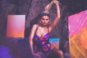 Selena-Gomez-Gorgeous-Boobs-14.jpg