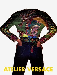 Tyen_Versace_Atelier_Spring_Summer_1991_02.thumb.jpg.d2e1364039551980ed6af763424466eb.jpg