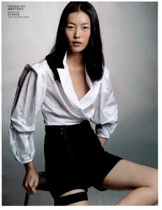 Vadukul_Vogue_China_February_2010_04.thumb.jpg.b6e4654ae5c4f97e25e07e4e126d0842.jpg