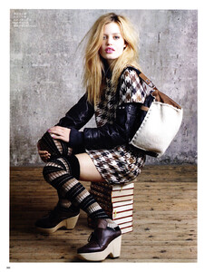 Vadukul_Vogue_China_July_2010_05.thumb.jpg.db811ea5058e62580b9659c6c0257ef8.jpg