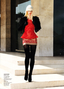 Vadukul_Vogue_China_November_2010_07.thumb.jpg.6d83ee68556d71d33542af03620523a8.jpg