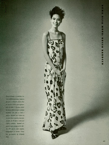 Vadukul_Vogue_Italia_March_1986_01_10.thumb.png.f9962db87f4f45b5eeca03d218376d94.png