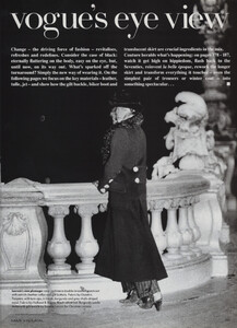 Vogue_UK_1992_10_1__sm.thumb.jpg.d13e6b23eaaadd130264145e17264bca.jpg