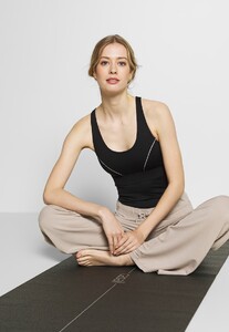 WOC41K000-Q11@9.jpg