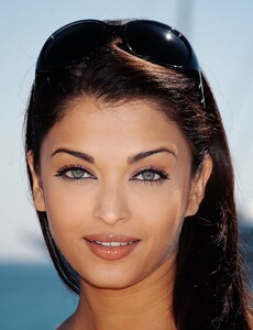 aishwarya-rai.thumb.jpg.ec74d6a79f9d3ae736e4294c629b2d46.jpg