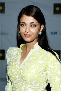 aishwarya-rai45677654567897654569.thumb.jpg.42d33a13e861ff5e6550362ac0425397.jpg