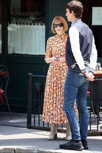 anna-wintour-leaving-sant-ambroeus-in-new-york-07-28-2021-0.jpg