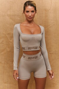 bt0313_bt0317_5_upright-command-stone-long-sleeve-crop-top-hot-pant-shorts.jpg